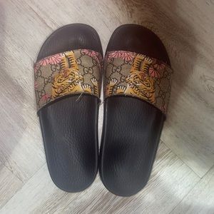 Women Gucci slides